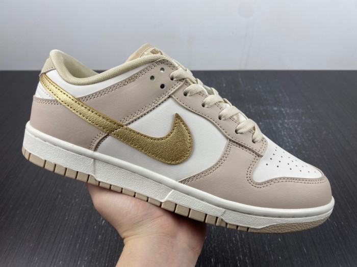 Nike Dunk Low WMNS Gold Swish DX5930-001
