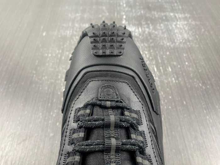 MONCLER TRAILGRIP GORE-TEX