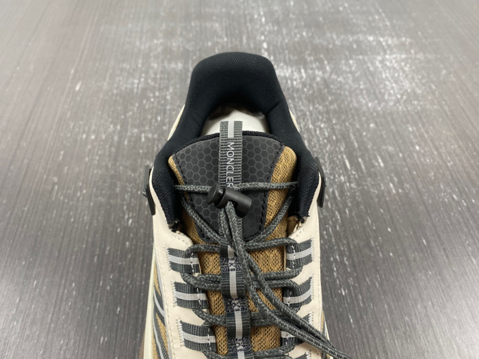 MONCLER TRAILGRIP GORE-TEX