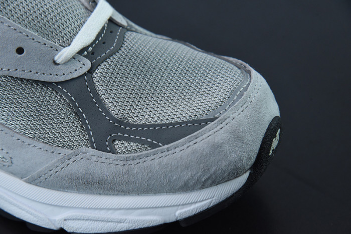 New Balance M990GY3