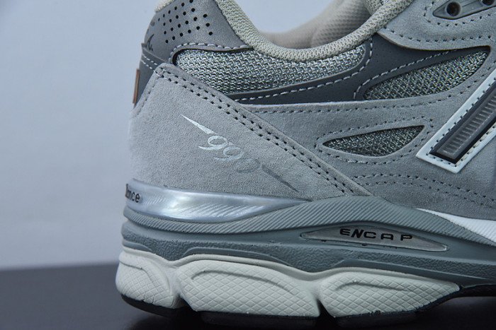 New Balance M990GY3