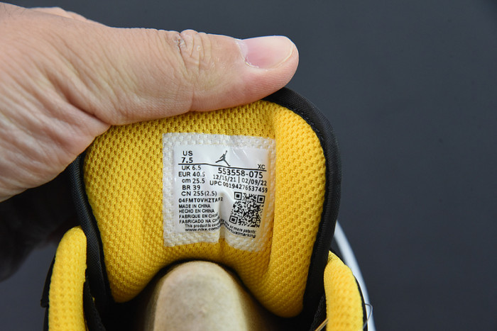 AIR JORDAN 1 LOW “TAXI” 553558-701