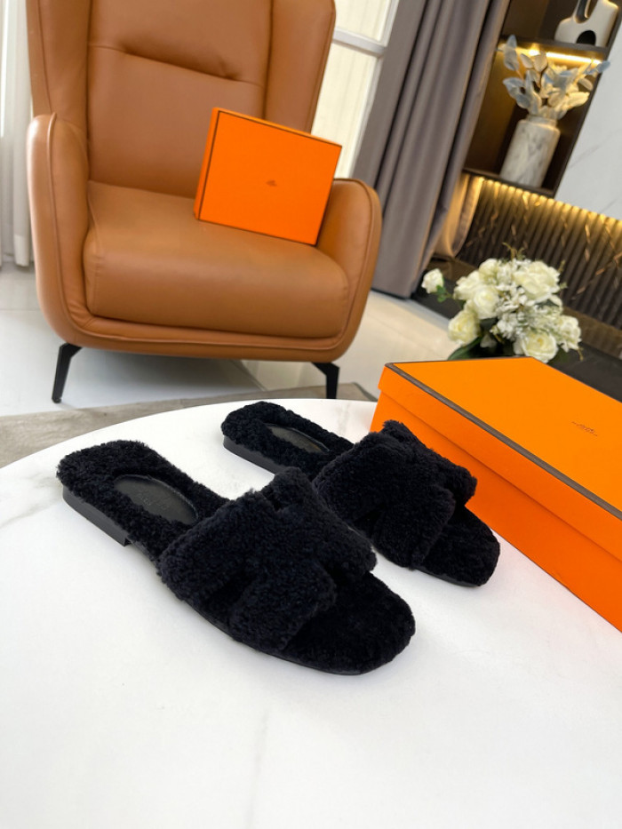 H**me5 SANDALS