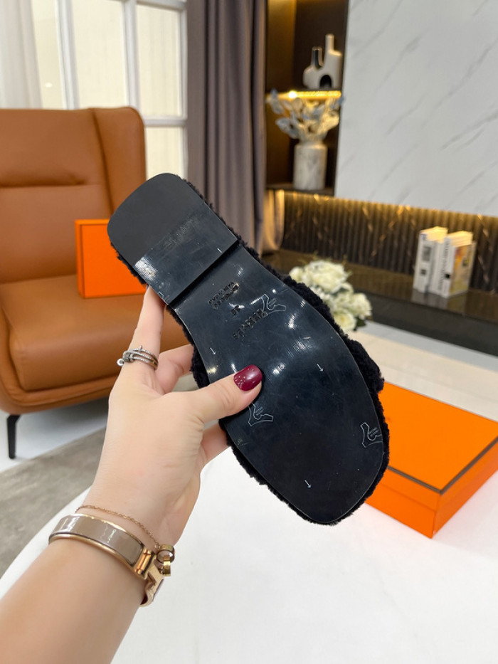 H**me5 SANDALS