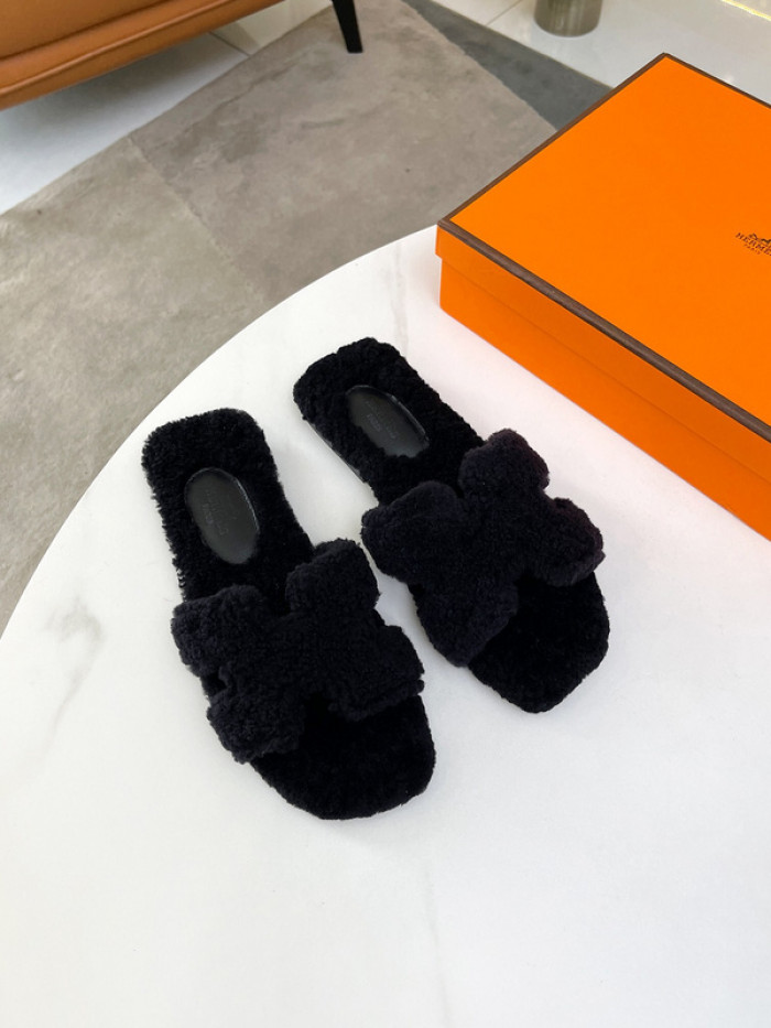H**me5 SANDALS