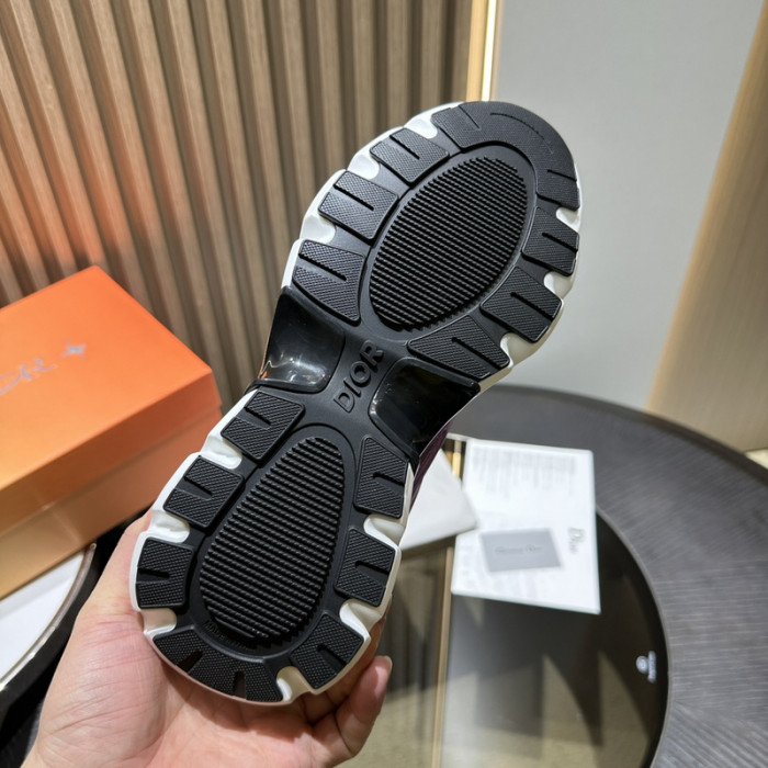 DIO* KAWS B33 SNEAKER