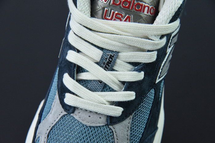 New Balance M990TE3