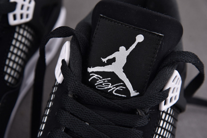 AIR JORDAN 4 "WHITE THUNDER" FQ8138-001
