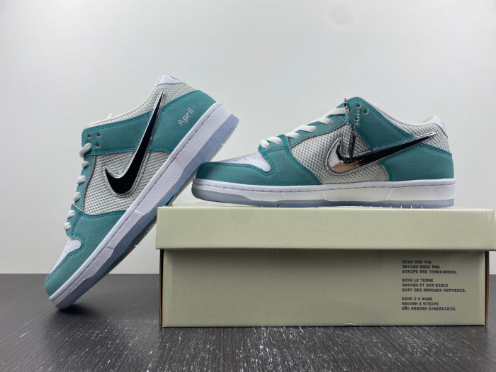 April Skateboards X Dunk Low SB 