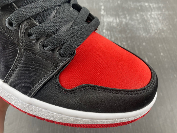 Air Jordan 1 LOW OG WMNS “Satin Bred FD4810-061