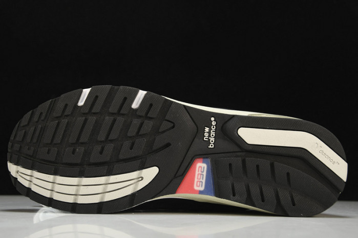 New Balance M992EB