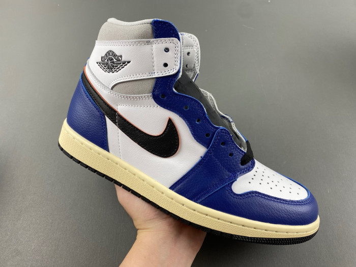 Air Jordan 1 Retro High OG "Deep Royal Blue" DZ5485-100