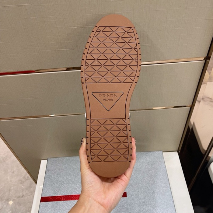 Pra*a sneaker
